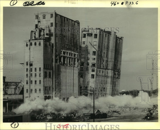 1989 Press Photo Grain elevator demolition explosion - Historic Images