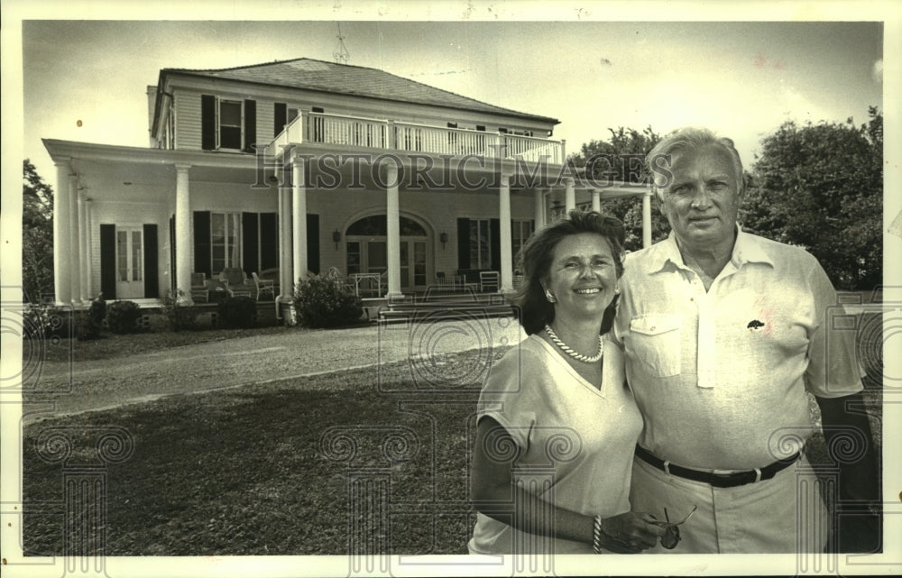 1985 Press Photo Cynthia and John Hammond at weekend home in Pass Christian - Historic Images