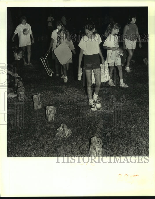 1988 Press Photo Girl Scouts walk through alley of lanterns they made earlier. - Historic Images