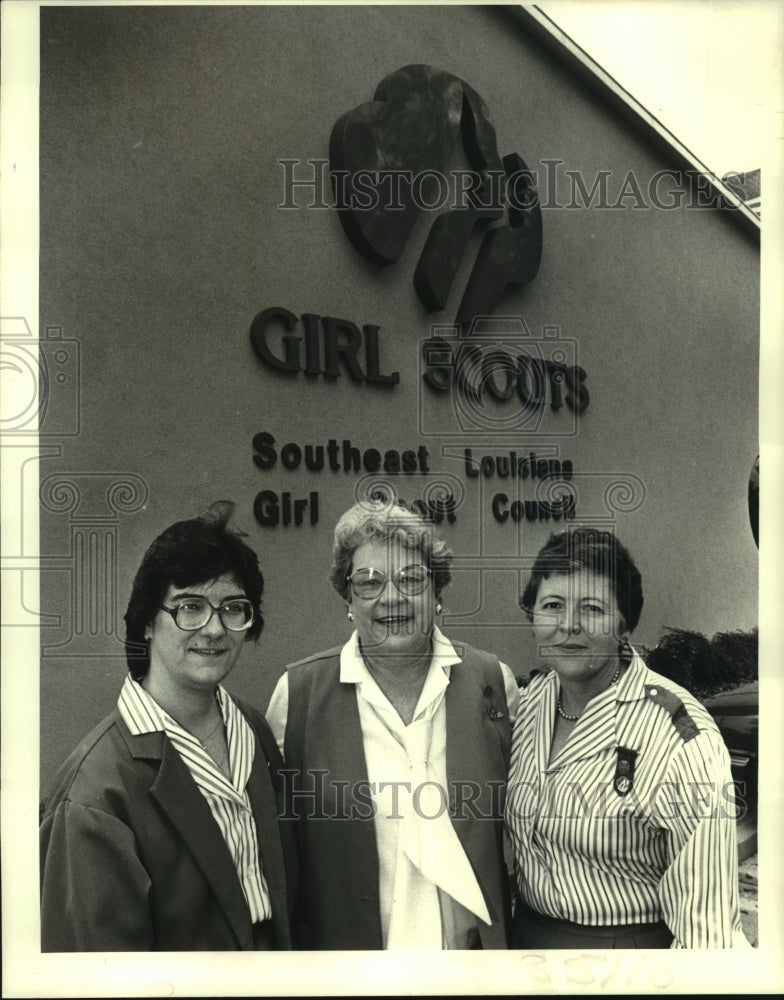 1987 Press Photo Myrle Wiggins, Sally Joubert &amp; Pat Mackey at Girl Scout office. - Historic Images