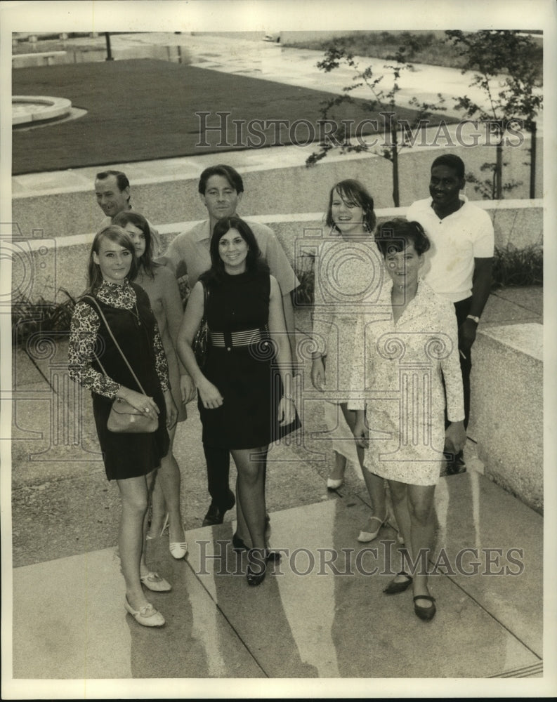 1968 Press Photo Go Go Girls arriving at Municipal County Court - nob24592 - Historic Images