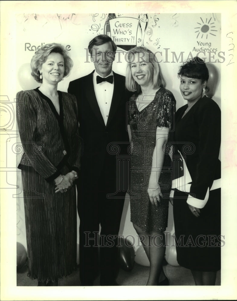 1993 Press Photo Attendees of Young Audiences&#39; gala event - Historic Images