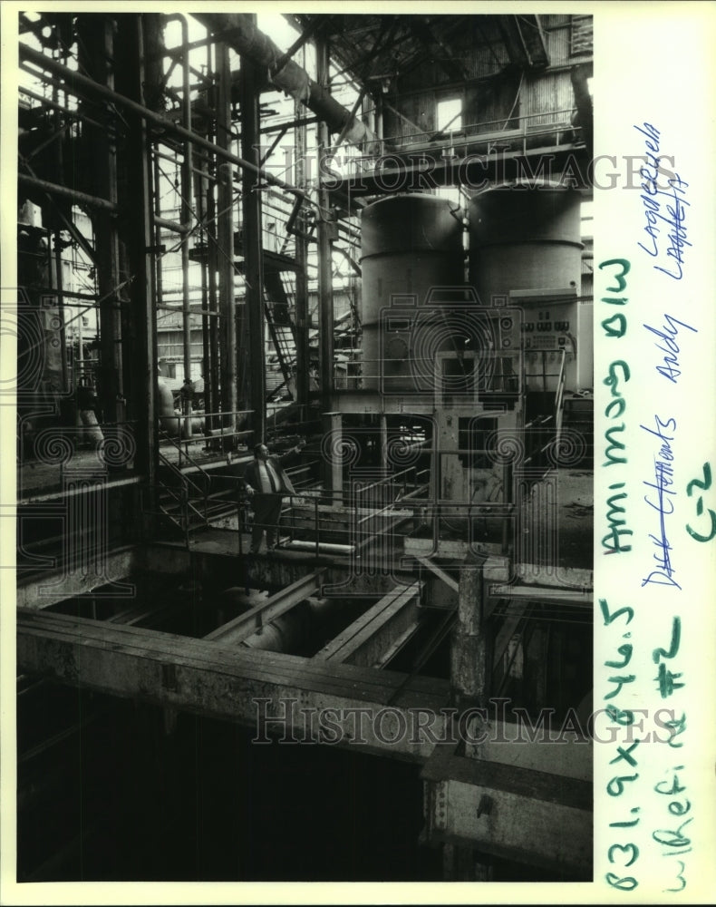 1994 Press Photo Andy Lagueruela tours Godcheaux Henderson sugar refinery - Historic Images