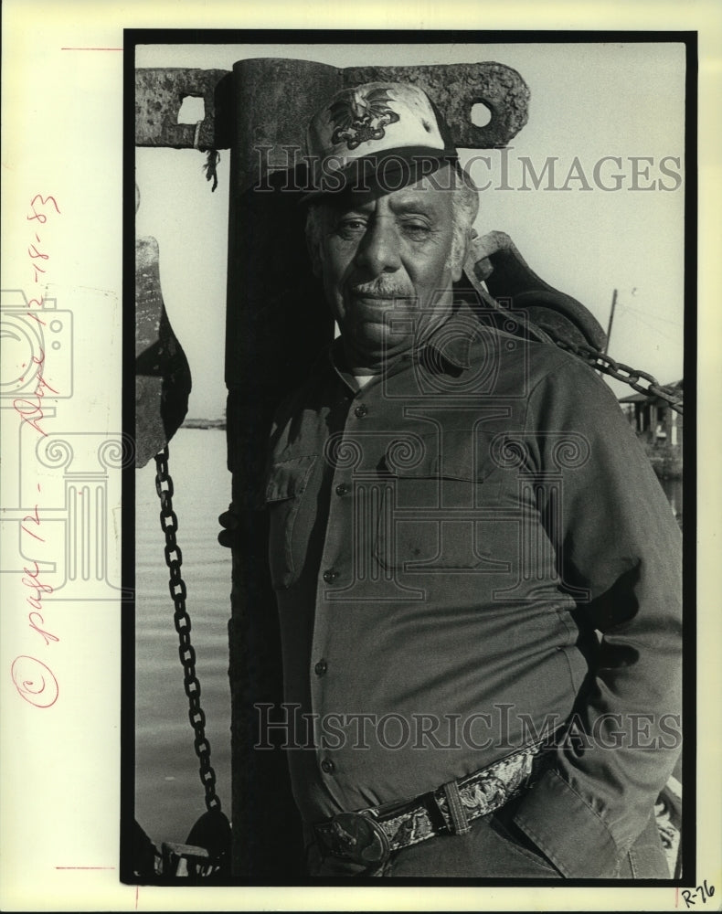 1983 Press Photo Maurice Phillips (left), grew up with kerosene lamps on bayou. - Historic Images