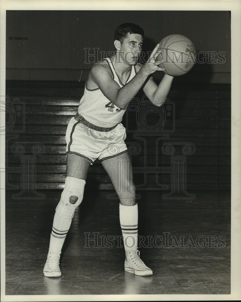 Press Photo Basketball player Jim Haldane of Archbishop Rummel High School. - Historic Images