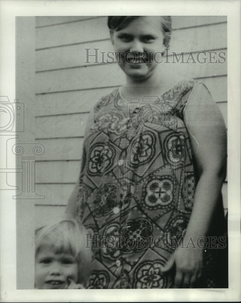 1969 Lynn Grantham&#39;s fat picture when she joined Weight Watchers - Historic Images