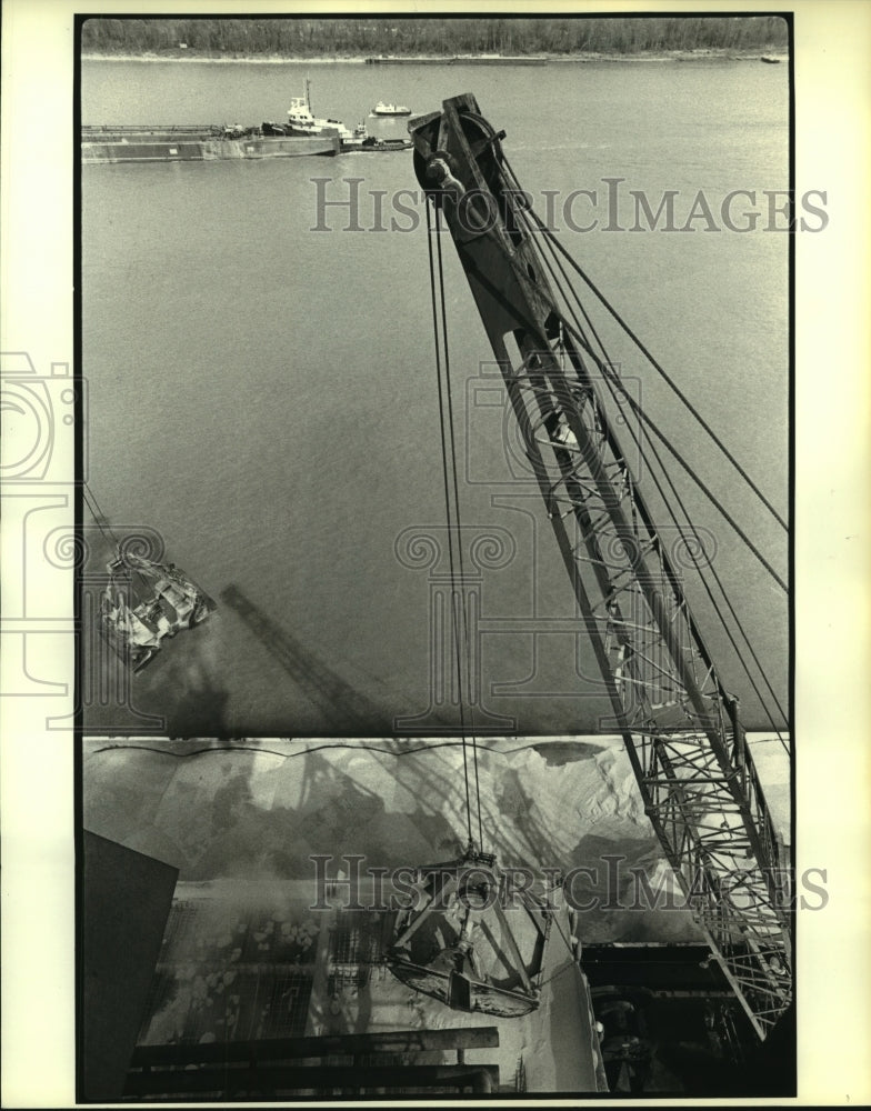 1981 Press Photo Cranes unload grain from barge then loaded into ship - Historic Images