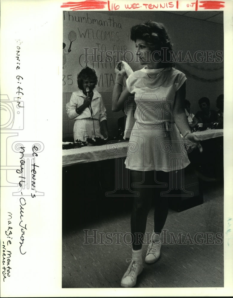 1985 Press Photo Bonnie Giffin models a new tennis outfit at Girard Playground - Historic Images