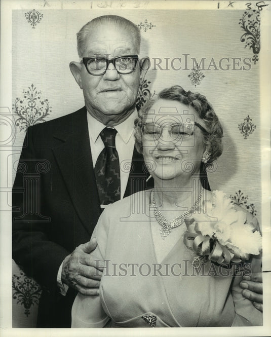 1973 Press Photo Capt. and Mrs. Harold Gisch celebrate 50th wedding anniversary - Historic Images