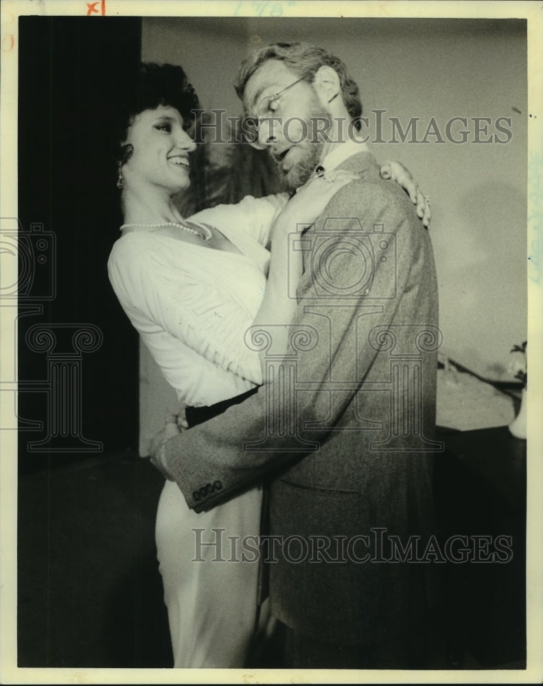 1983 Press Photo Zannie Giraud &amp; Doug Christopher in How to Succeed in Business - Historic Images