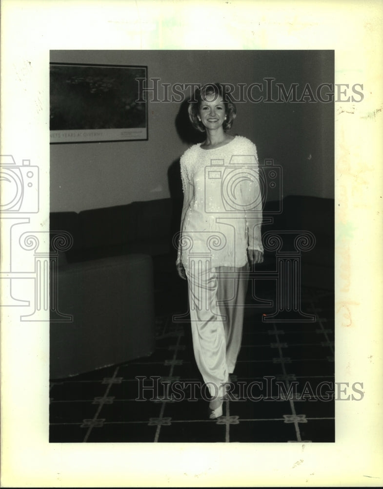 1988 Press Photo Fashion group - Judy Girod, interior designer - nob24835 - Historic Images