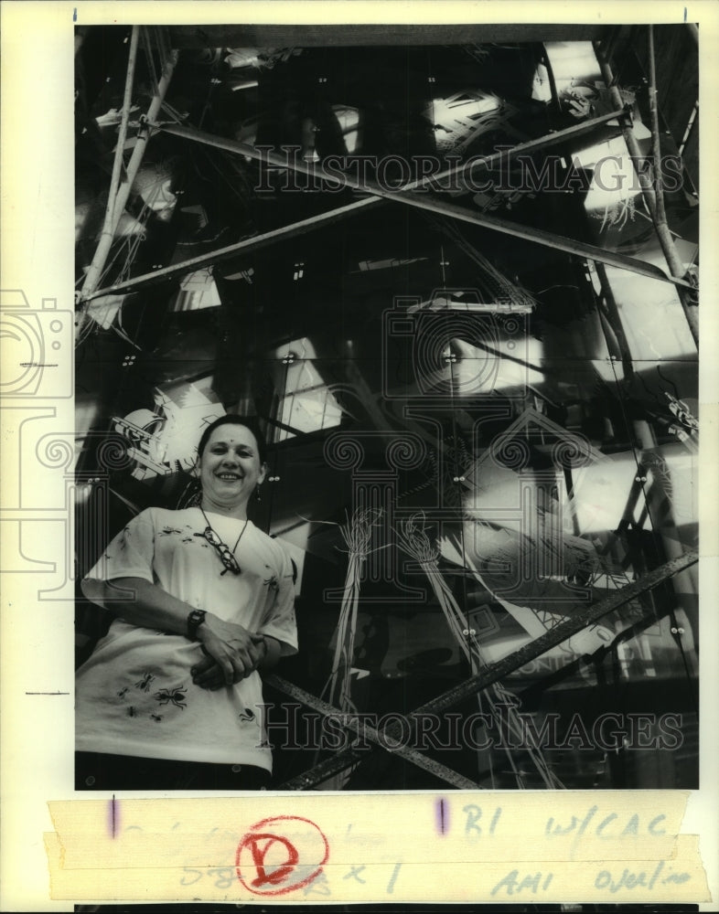 1990 Press Photo Tina Girouard, an artist from Cecilia, Louisiana - Historic Images