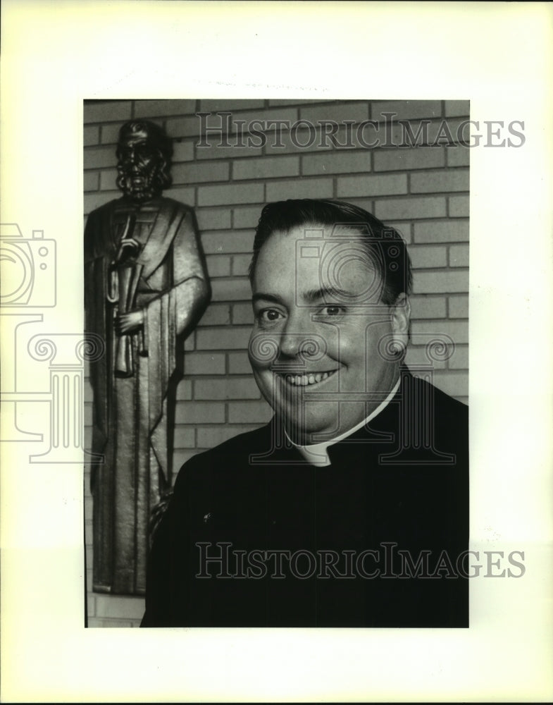 1992 Press Photo Father Mark Giroir, Pastor of St. Rita Parish in Harahan - Historic Images