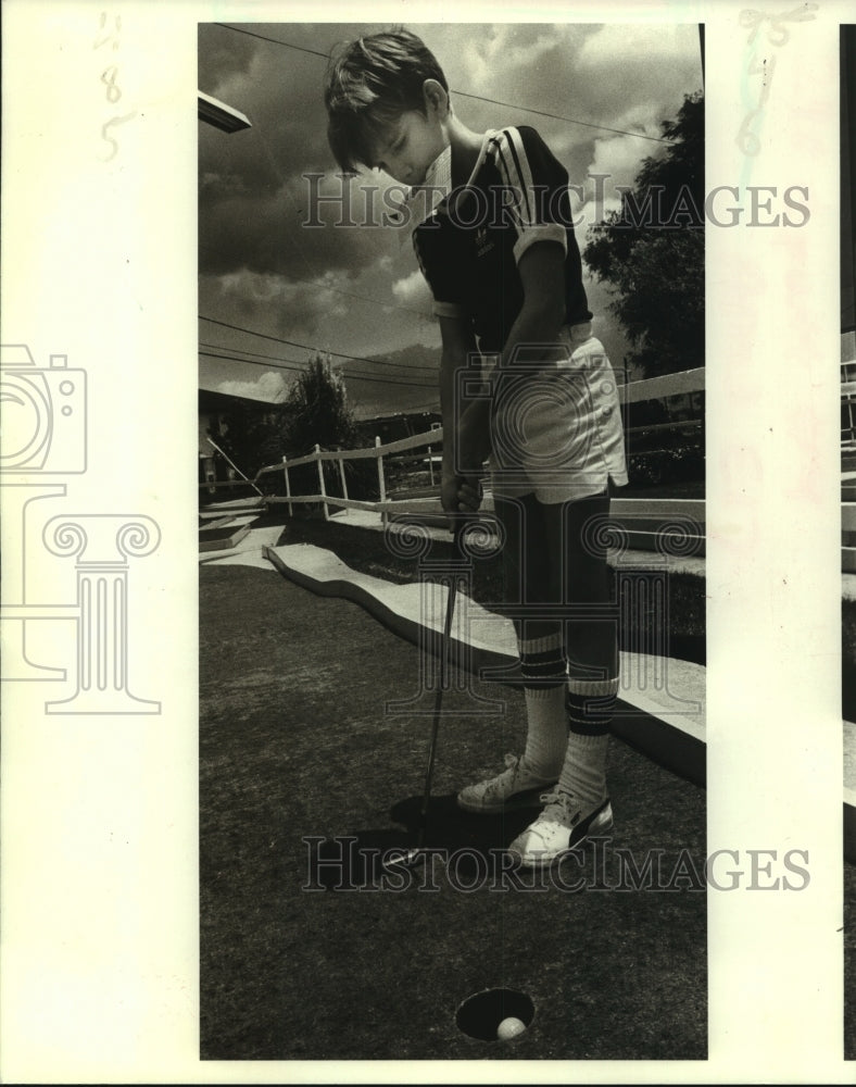 1982 Press Photo Scott Gilbert hits the ball at Putt Putt Golf Course - Historic Images