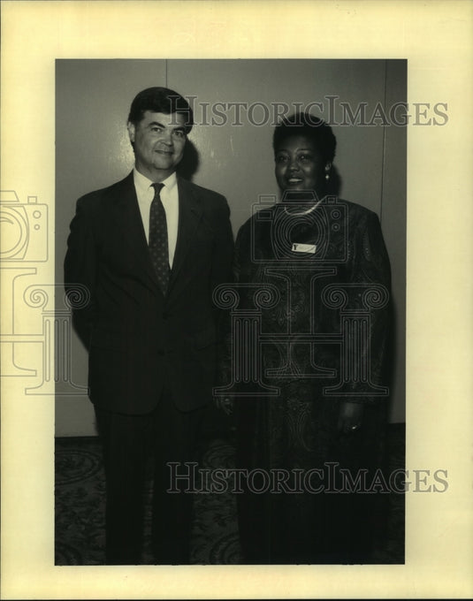 1992 Press Photo Operation mainstream - Claire Gill, Angela St. Hill - nob24933 - Historic Images