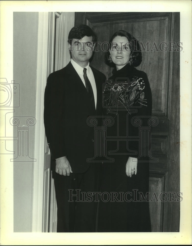 1989 Press Photo YMCA&#39;s President party - Clave and Madeline Gill - Historic Images