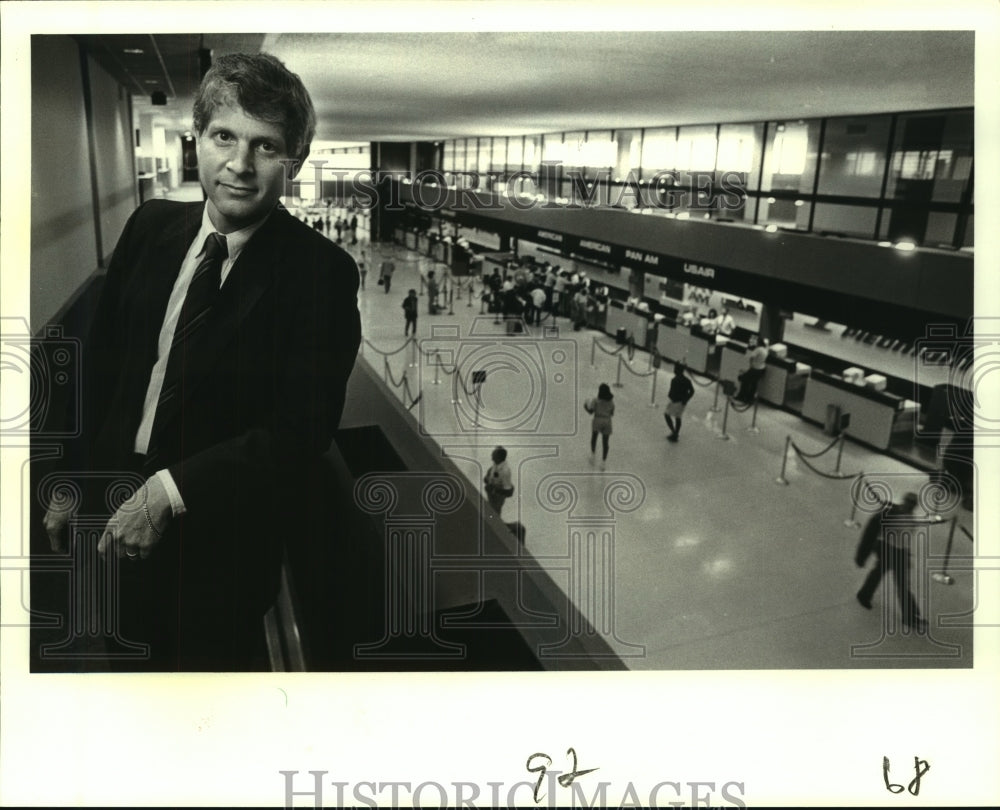 1988 Press Photo Lee Godchaux, Deputy for the New Orleans Aviation Board - Historic Images