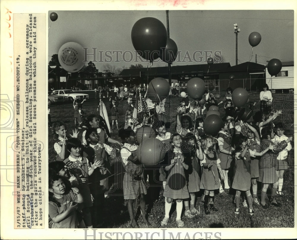 1987 Press Photo Girl Scouts&#39; Unit 645 at 75th year of Girl Scouting celebration - Historic Images