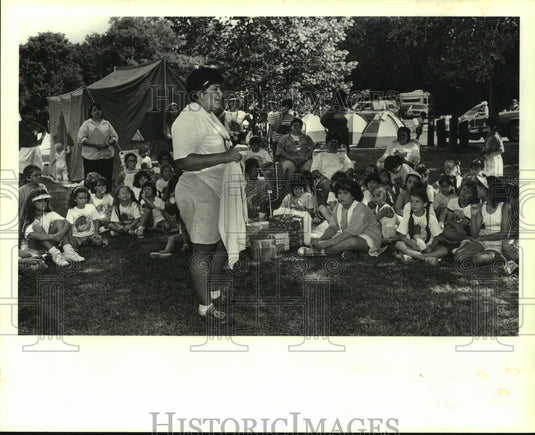 1988 Press Photo Girl scouts' camp-out at St. Bernard State Park in Caervarvon - Historic Images