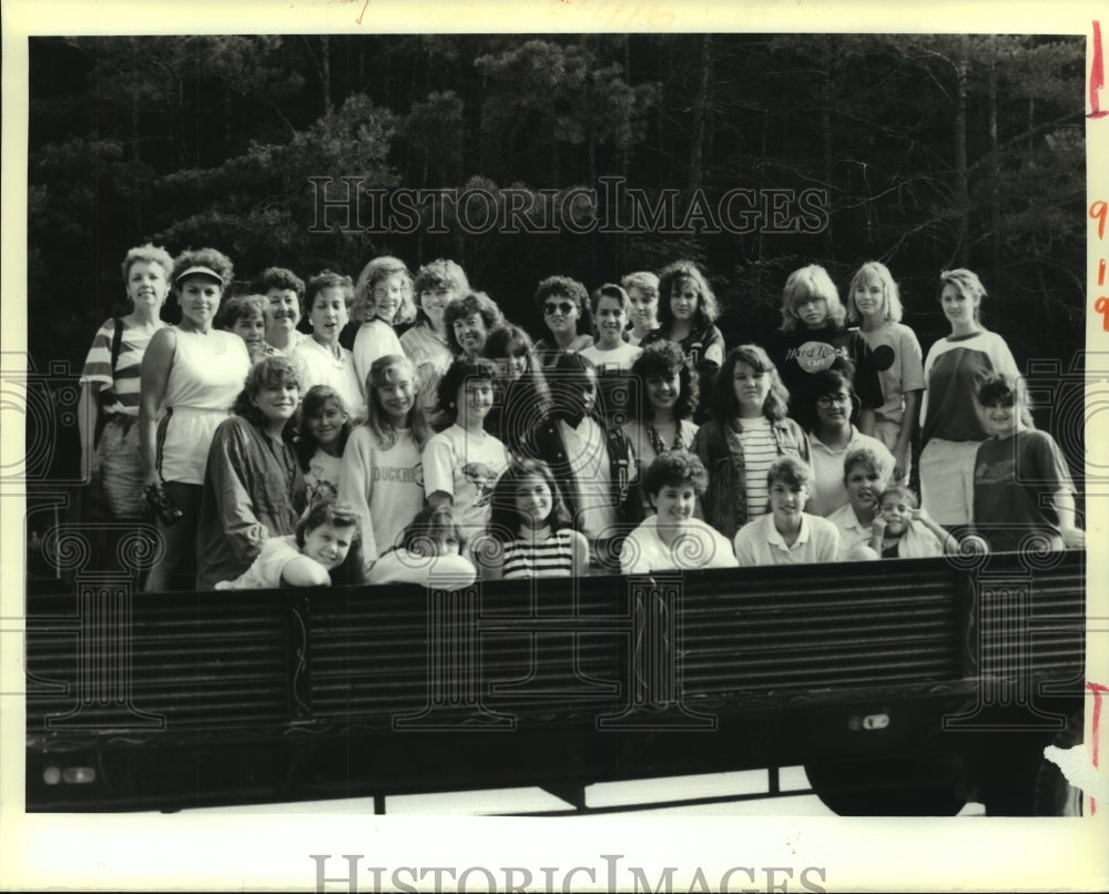 1988 Press Photo Cadet Girl Scout Troop 633 visits the Great Smokey Mountains - Historic Images