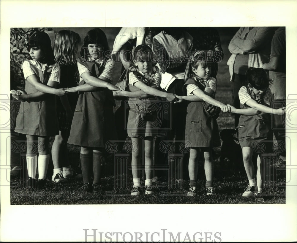 1987 Press Photo St. Bernard Girl Scouts at 75th anniversary of Girl Scouting - Historic Images