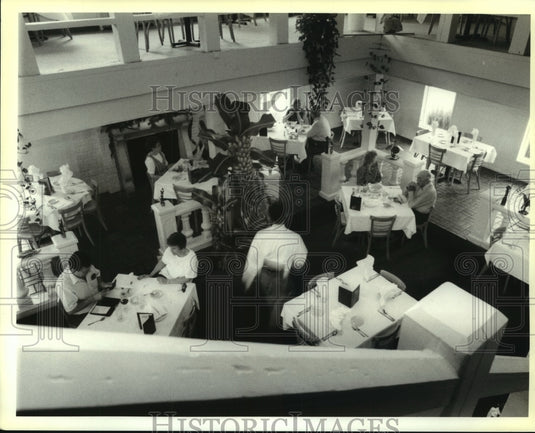 1995 Press Photo View of the open atmosphere at Giorgio's Restaurant - Historic Images