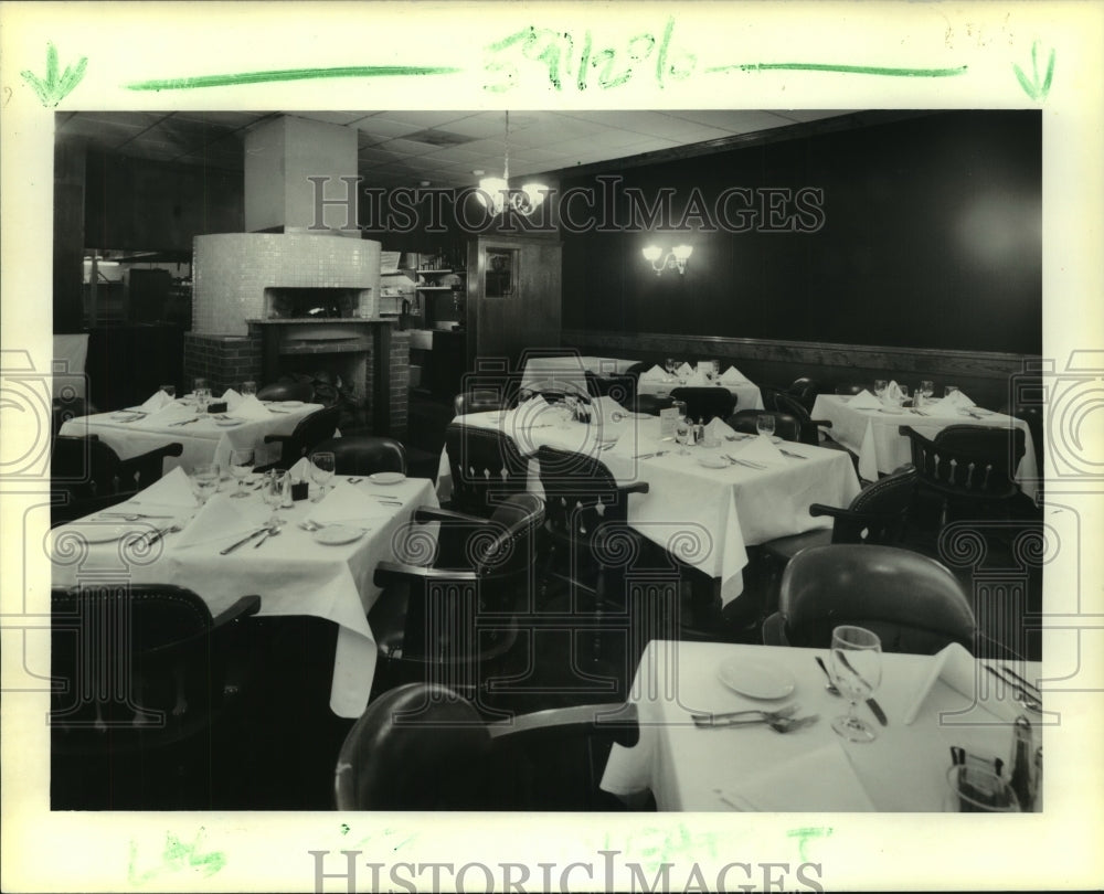 1990 Press Photo View inside Giorgio&#39;s Restaurant, 2501 Canal Street - nob25019 - Historic Images