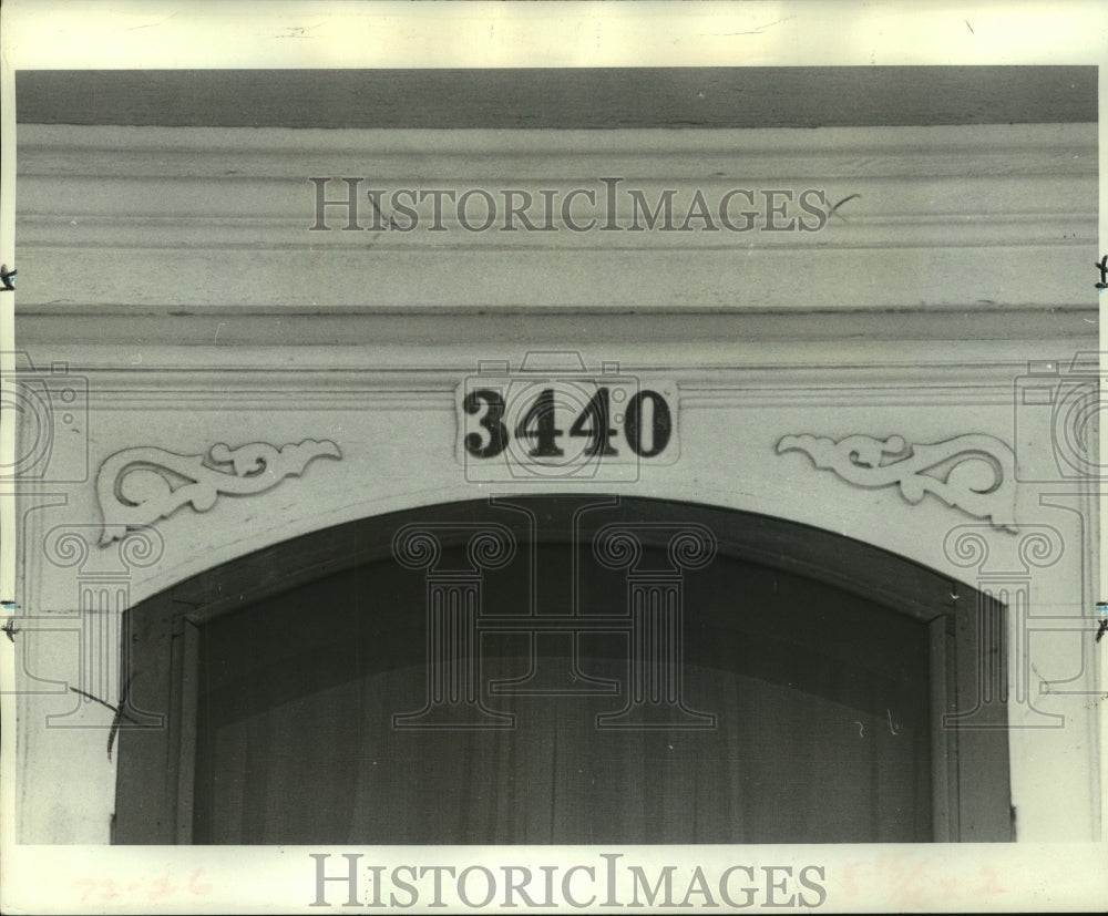 1977 Press Photo House featuring Gingerbread architectural design- Victimized - Historic Images