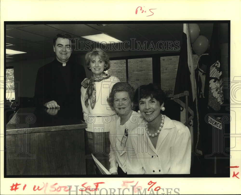 1990 Press Photo Reverend Gerald Fagin, Gigi Graham, Nell Saussy, M.I. Scoggin. - Historic Images