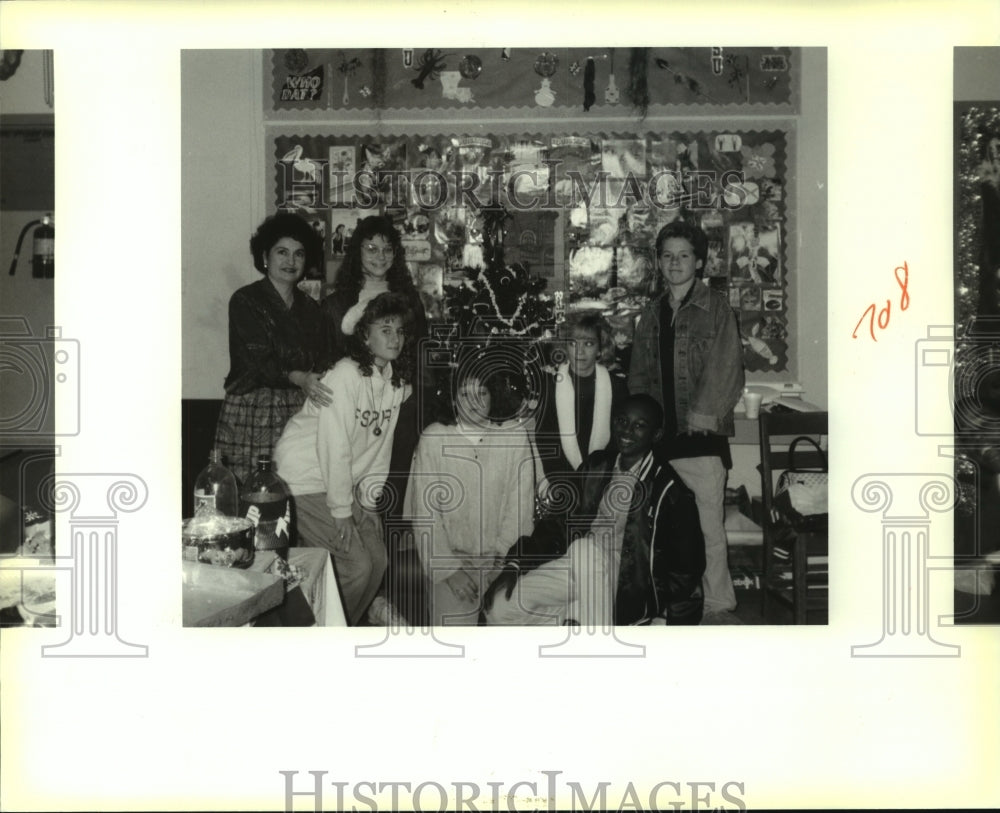 1988 Press Photo Group from Leon Godchaux Jr. High School, Cajun Christmas - Historic Images