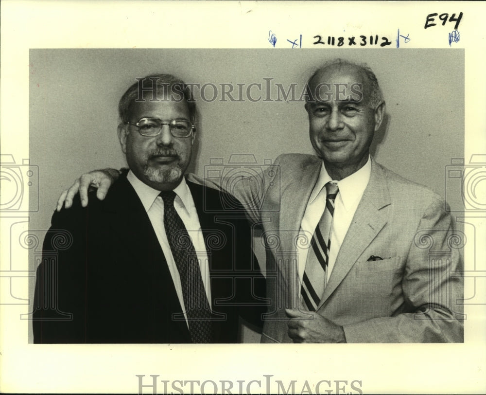 1982 Press Photo Leon Godchaux II and son Thomas president of clothing company - Historic Images