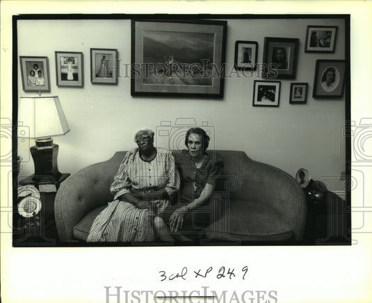 1992 Press Photo Sallie Grant with mother Lucy at their home in New Orleans - Historic Images