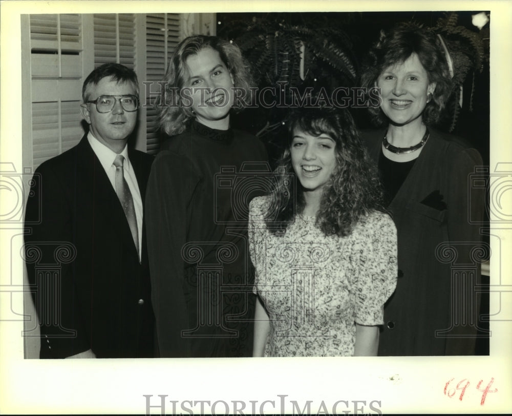 1990 Press Photo Slidell High Distributive Education Clubs of America students - Historic Images