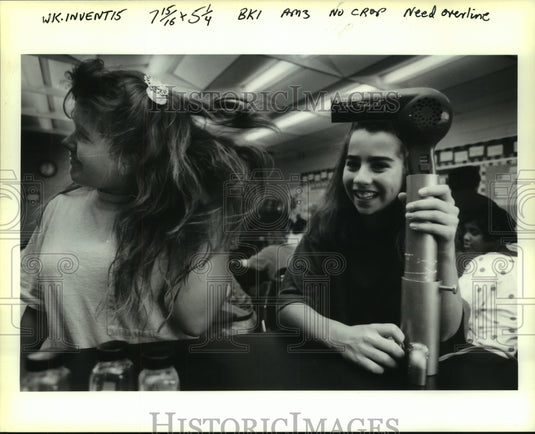 1990 Press Photo Chantell Prestenbach with hair dryer stand invention - Historic Images
