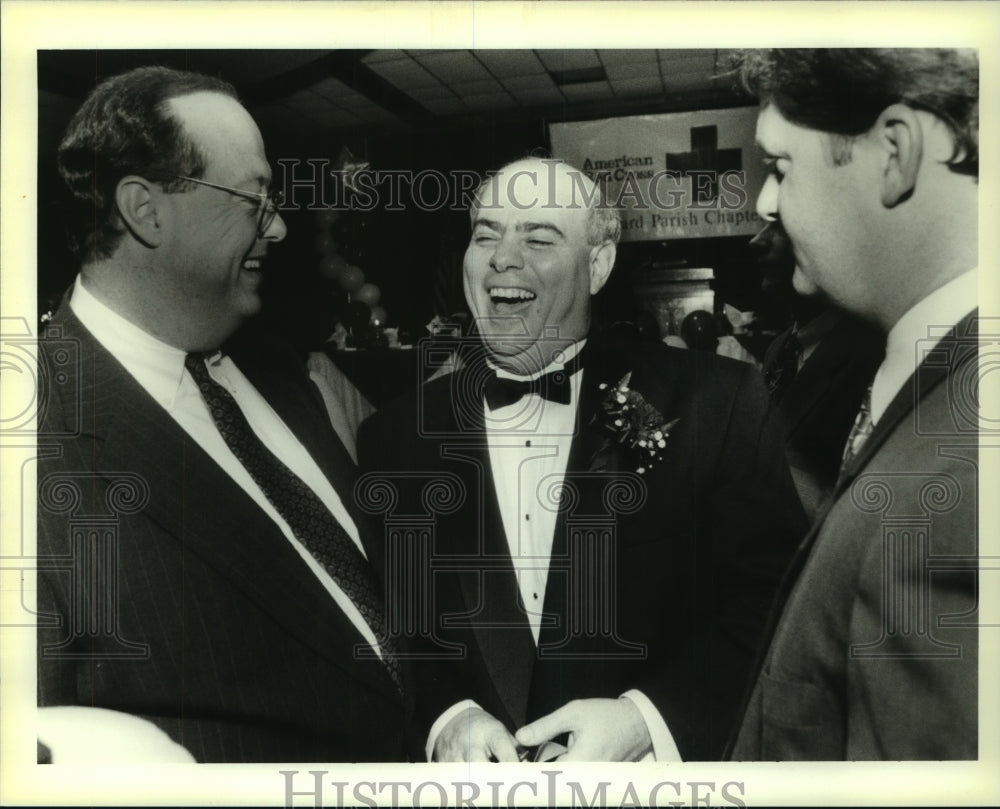 1995 Press Photo Delegates confer at the First Annual Red Hot &quot;Roast&quot; Banquet - Historic Images