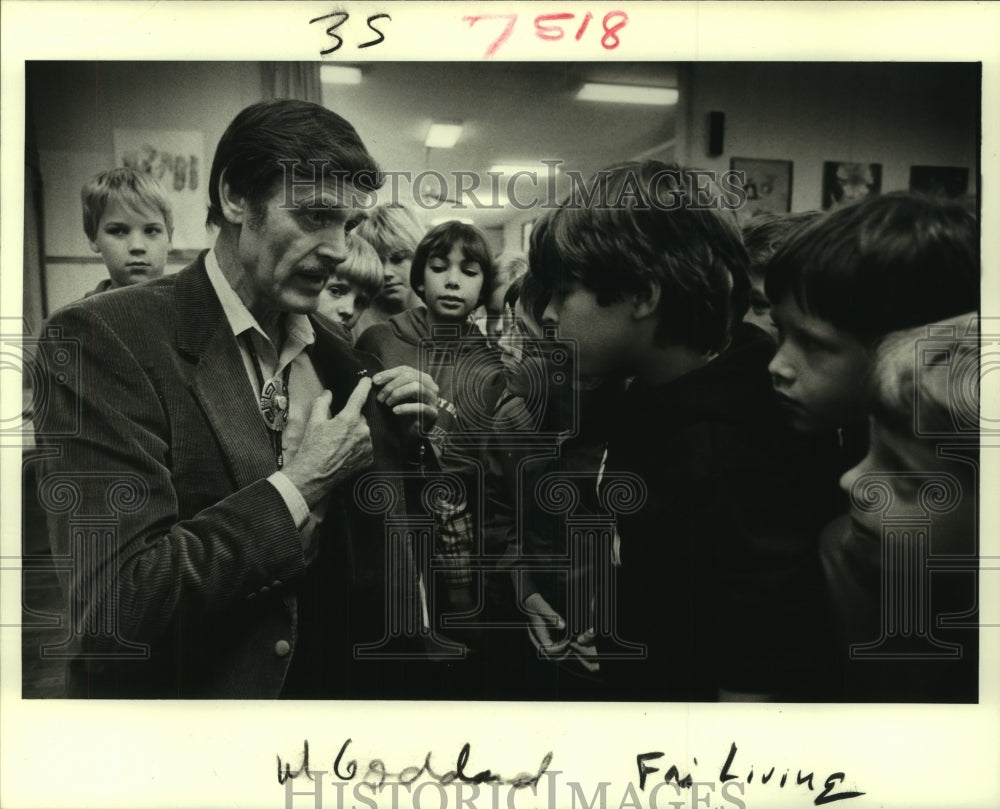 1986 Press Photo John Goddard and students at County Day - nob25218 - Historic Images