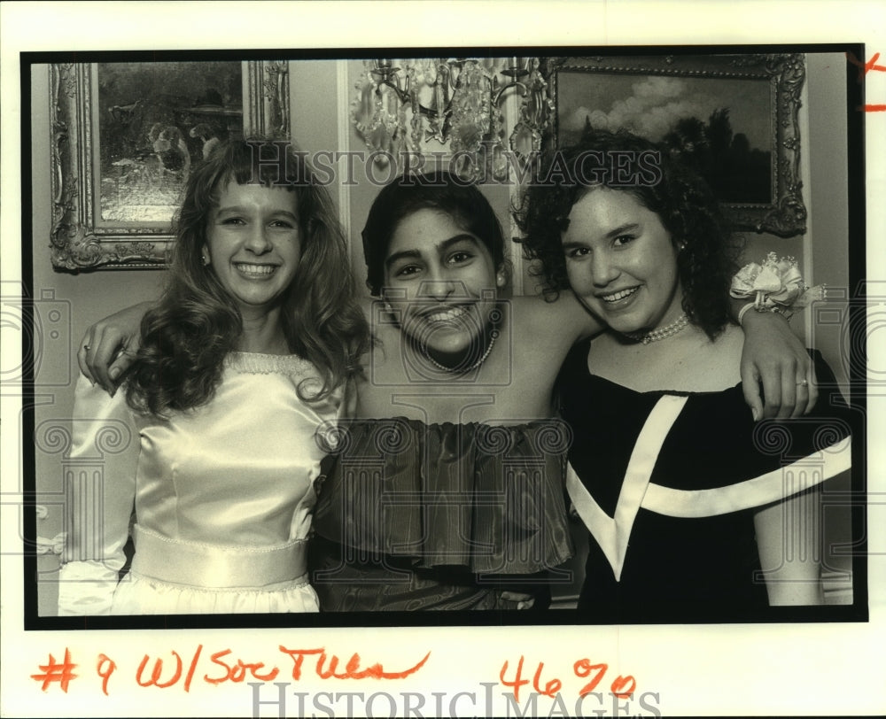 1990 Press Photo Sweet 16 - Gretchen Godchaux, Elizabeth Saab, Rachel Epstein - Historic Images