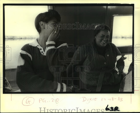 1983 Press Photo Grand Bayou - Sheila Machado and Rosalita Thompson on a boat - Historic Images