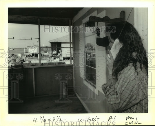 1993 Press Photo Jena Phillips talks on her phone along Grand Bayou - Historic Images