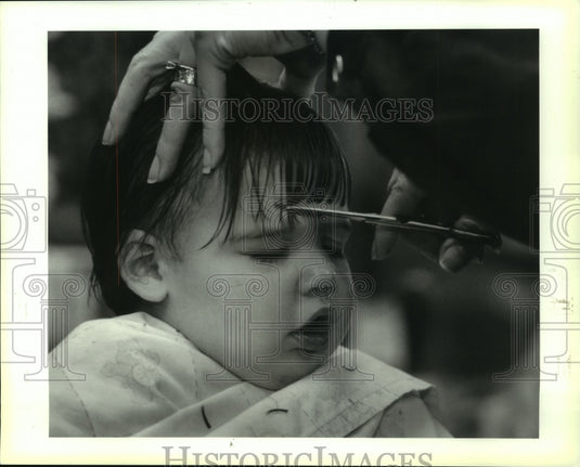 1994 Press Photo Allison Eckert gets haircut at Children's Hair Palace in Kenner - Historic Images
