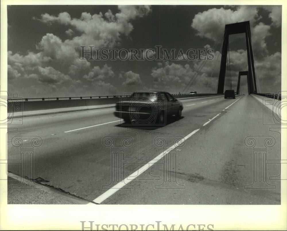 1994 Press Photo Patched asphalt in westbound lane of Hale Boggs bridge - Historic Images