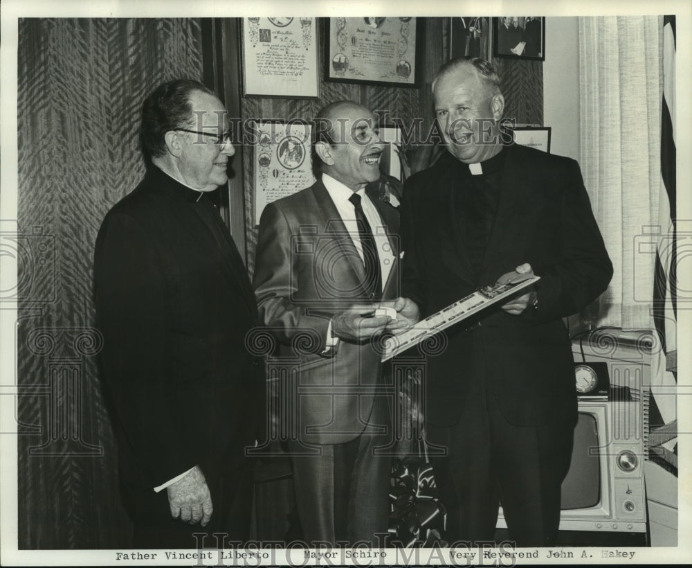 1968 Press Photo Very Reverend John A. Hakey visits Mayor Victor H. Schiro - Historic Images