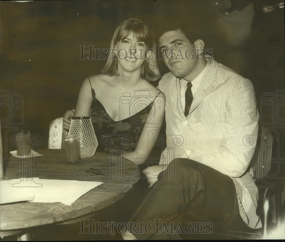 1964 Press Photo Mr. and Mrs. Jeffrey Gralnick at Sheraton-Kingston Hotel - Historic Images