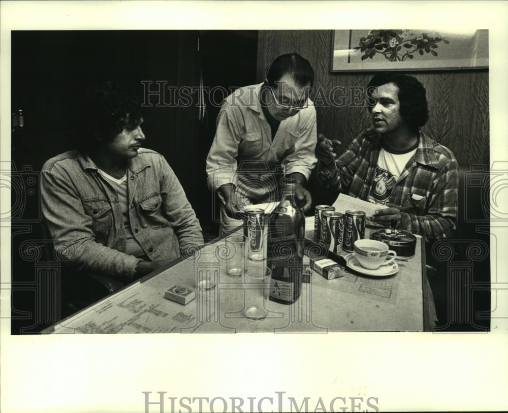 1981 Press Photo Crew of Golden Sabre ship review paperwork with First Officer - Historic Images