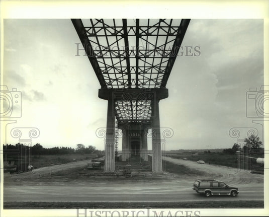 1994 Press Photo Construction of West Bank approach to Gramercy Wallace Bridge - Historic Images