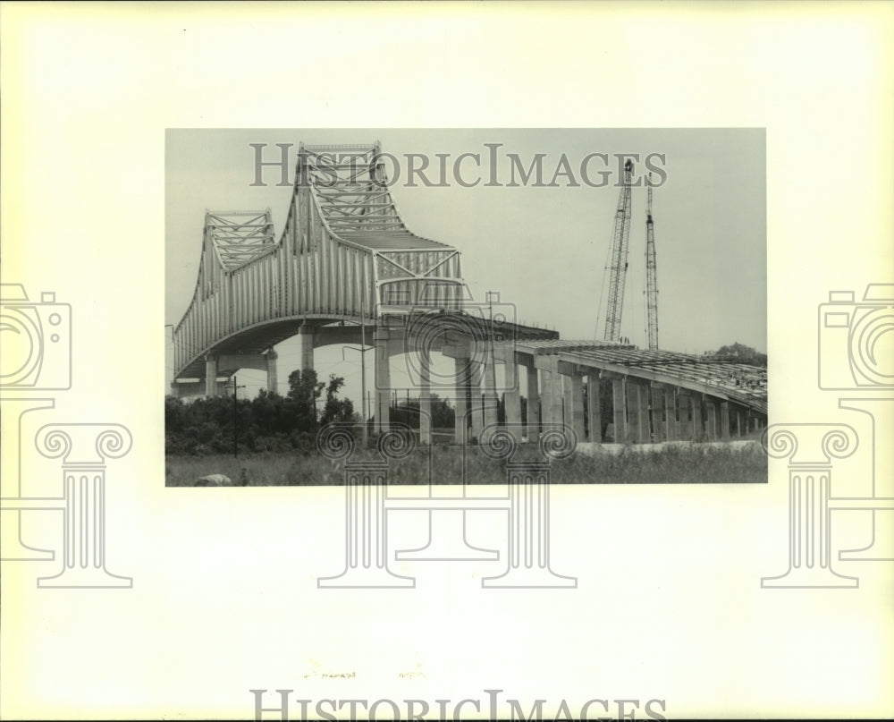 1991 Press Photo Bridge approaches under construction on east bank in Gramercy - Historic Images