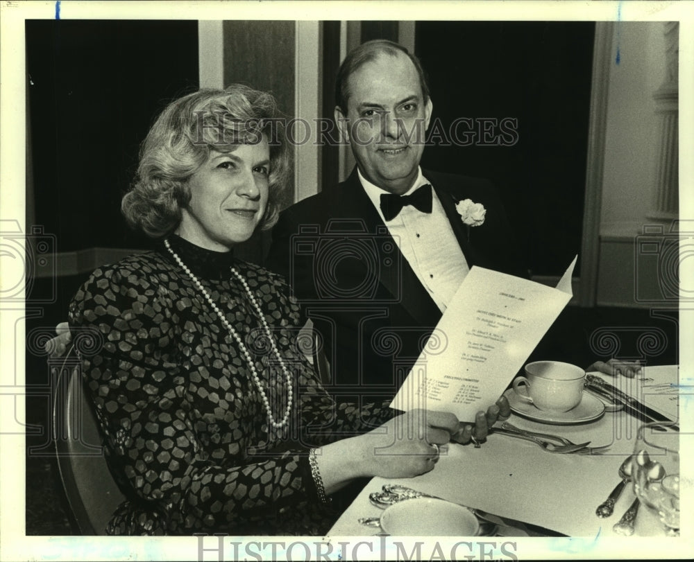 1989 Press Photo Carole Philipson and Dr. Luke Glancy at Hotel Dieu for dinner. - Historic Images