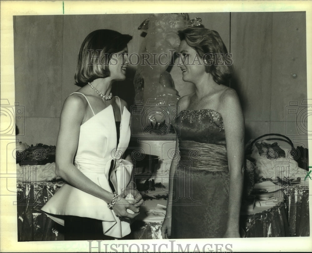 1990 Press Photo Claire Gisclair &amp; Anne Little at the Sugar Plum Ball - Historic Images