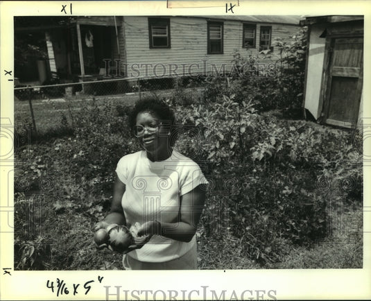 1989 Press Photo Plants - Jerry Gethers in her Back Yard Garden - nob25500 - Historic Images