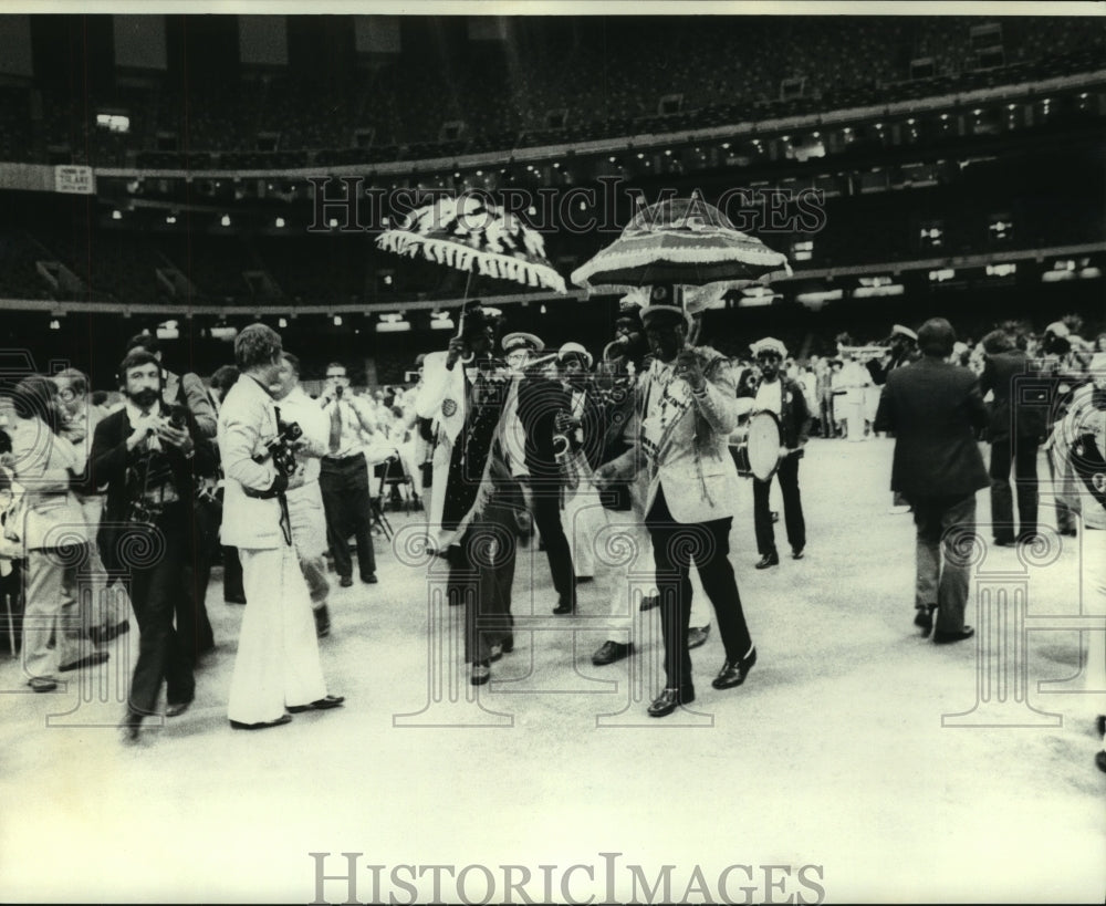 1976 Press Photo Celebration for Valery Giscard d&#39;Estaing - nob25590 - Historic Images